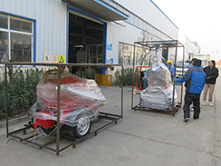 福瑞得機械1臺灌縫機，1臺移動燈車，一臺馬路吹風機打包裝柜出口新加坡