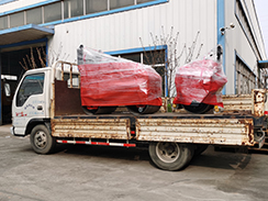 福瑞得4臺壓路機裝車發(fā)往濟(jì)南市